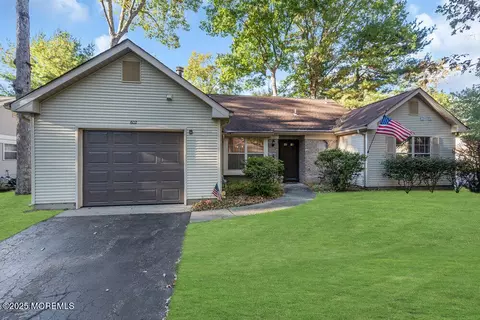 602 Petunia Ln S, Whiting, NJ 08759