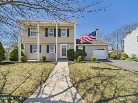 1450 Iroquois Ct, Toms River, NJ 08755