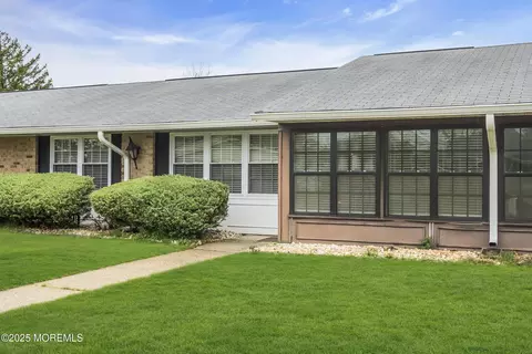 1 Yorkshire Ct # C, Manchester, NJ 08759