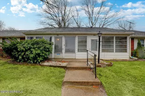 86 Dorchester Dr # E, Lakewood, NJ 08701