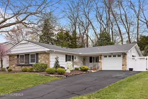 148 Idlebrook Ln, Aberdeen, NJ 07747