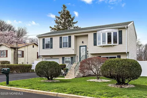 108 Arlington Ave, Cliffwood, NJ 07721