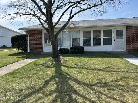 1155 Argyll Cir # B, Lakewood, NJ 08701