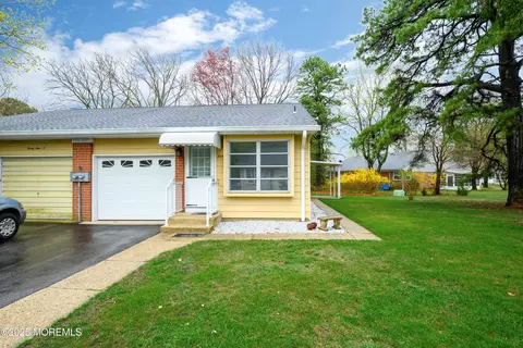 39 Columbus Blvd #B, Whiting, NJ 08759
