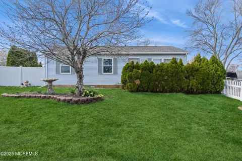 1024 Sarasota Dr, Forked River, NJ 08731