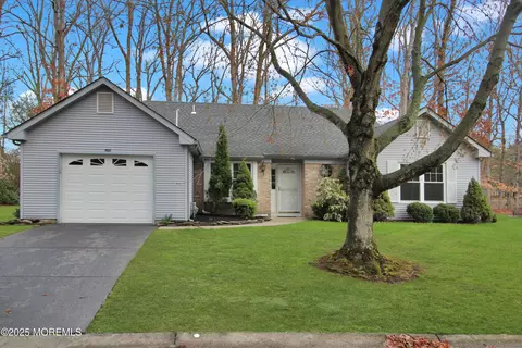 568 Petunia Ln N, Whiting, NJ 08759