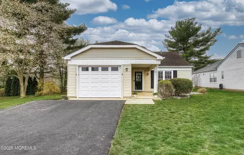 71 Red Hill Rd, Manchester, NJ 08759