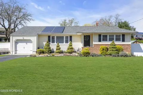 470 Kingsley Ct, Toms River, NJ 08753