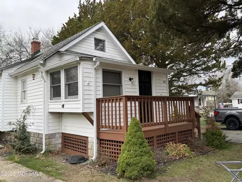 241 Homestead Ave, West Creek, NJ 08092