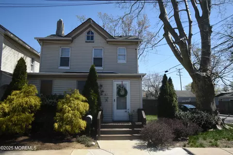 41 Fulton St, Keyport, NJ 07735