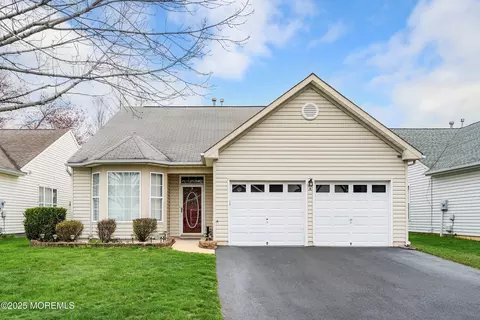 5 Sunflower Ln, Brick, NJ 08724