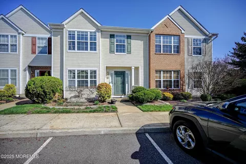 26 Haverford Ct #6, Freehold, NJ 07728