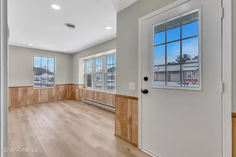 8 Amherst Rd, Whiting, NJ 08759