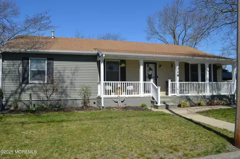 328 Ensign Ave, Beachwood, NJ 08722