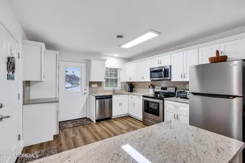 25 Yorkshire Ct # B, Manchester, NJ 08759