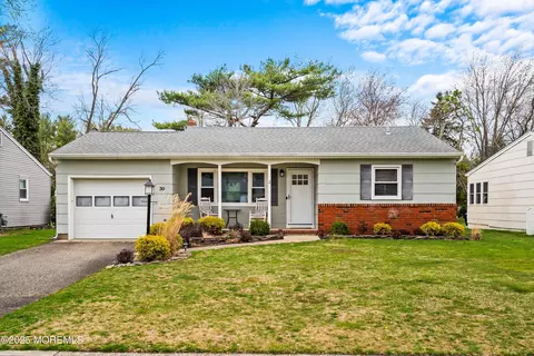 30 Edinburgh Dr, Toms River, NJ 08757