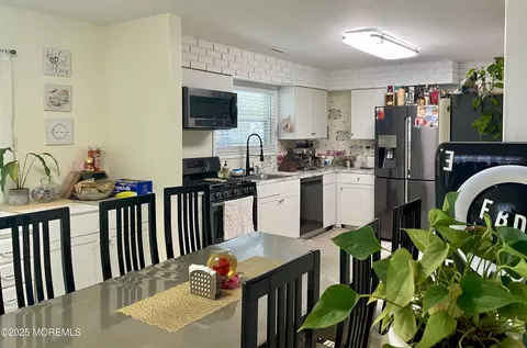 11 River St, Browns Mills, NJ 08015