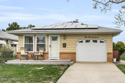 527 Jamaica Blvd, Toms River, NJ 08757