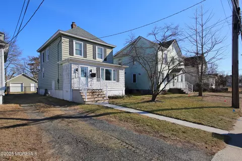 197 Church St, Belford, NJ 07718
