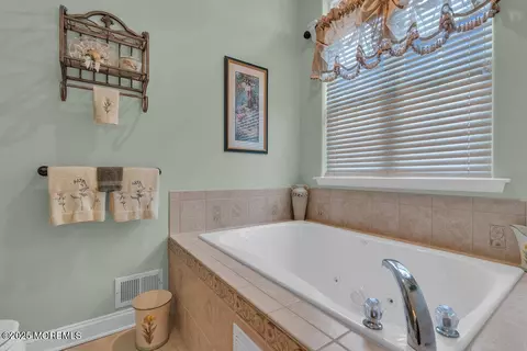 Bath - 36 Pancoast Rd, Waretown, NJ 08758 photo 5 of 7