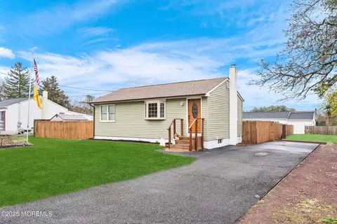 900 Commonwealth Blvd, Toms River, NJ 08757