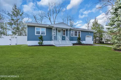 102 Washington Dr, Brick, NJ 08724