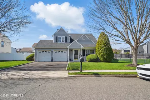 90 W Shenendoah Rd, Howell, NJ 07731