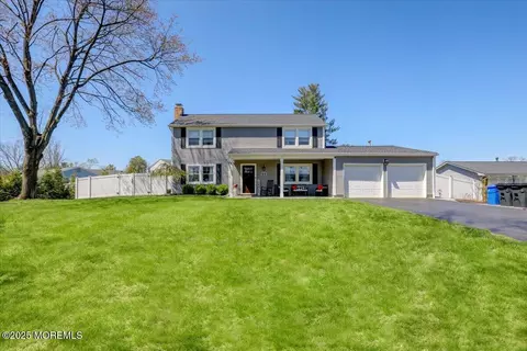11 Edwards Ln, Manalapan, NJ 07726