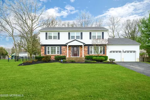 13 Mohawk Ln, Manalapan, NJ 07726