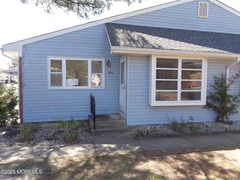 28 C Hancock Dr, Whiting, NJ 08759
