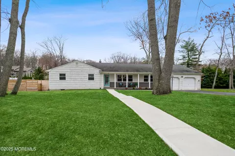 20 Pal Dr, Ocean, NJ 07712