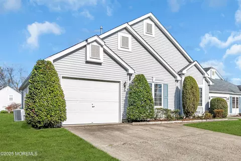 56 S Baker Dr, Jackson, NJ 08527