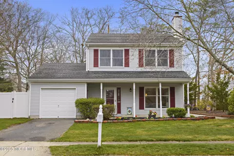 147 Spruce Cir N, Barnegat, NJ 08005