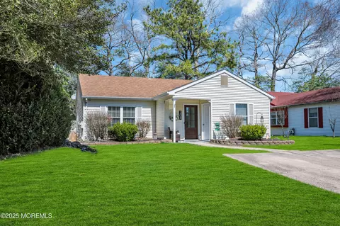 304 Lexington Dr, Little Egg Harbor, NJ 08087