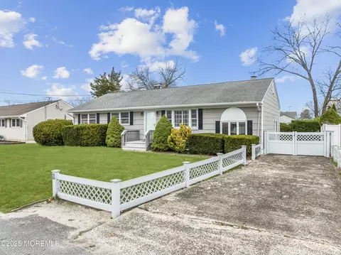 Exterior - 107 Arrowhead Park Dr, Brick, NJ 08724 photo 2 of 6