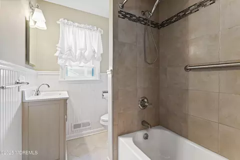 Bath - 107 Arrowhead Park Dr, Brick, NJ 08724 photo 1 of 1