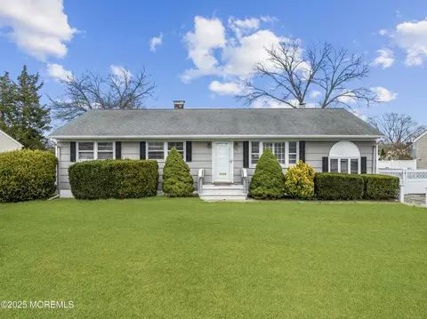 107 Arrowhead Park Dr, Brick, NJ 08724