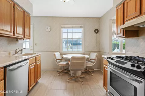 Kitchen - 107 Arrowhead Park Dr, Brick, NJ 08724 photo 1 of 4