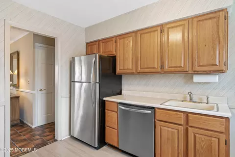 Kitchen - 107 Arrowhead Park Dr, Brick, NJ 08724 photo 3 of 4