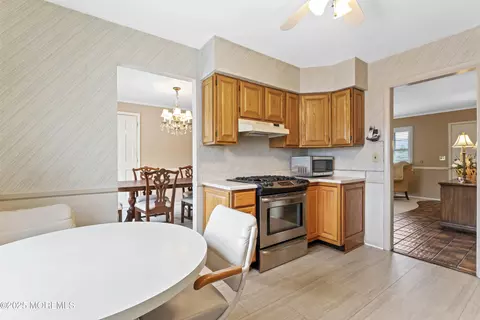 Kitchen - 107 Arrowhead Park Dr, Brick, NJ 08724 photo 4 of 4