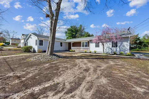 2093 Crestwood Dr, Forked River, NJ 08731