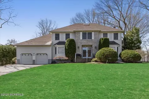 1 Wendi Way, Manalapan, NJ 07726