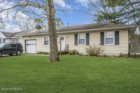 117 Bowsprit Rd, Manahawkin, NJ 08050