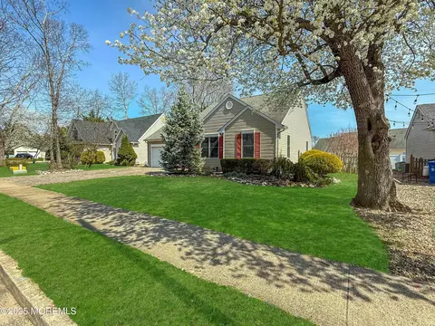 369 Deer Lake Ct, Manahawkin, NJ 08050