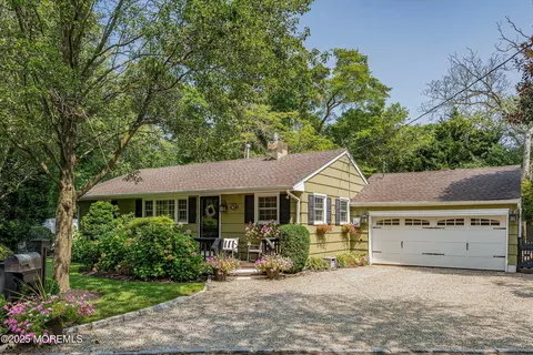67 Serpentine Rd, Brick, NJ 08724