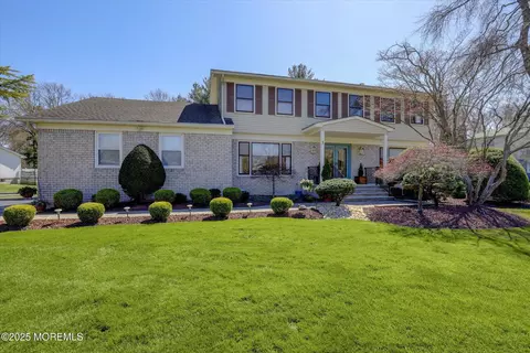 1 Briar Hill Dr, Manalapan, NJ 07726
