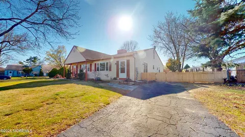 562 Innkeeper Ln, Toms River, NJ 08753