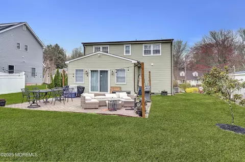 73 Swartzel Dr, Middletown, NJ 07748