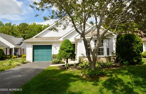 2715 Meadow Lake Dr, Toms River, NJ 08755