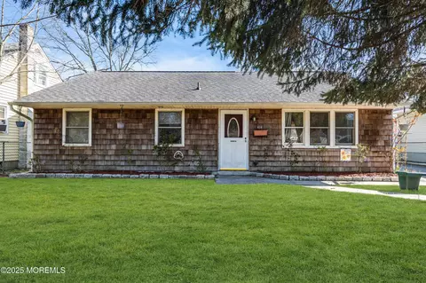 616 Maple St, Lakehurst, NJ 08733